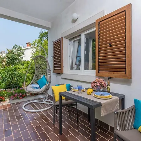 New!!! New Riva Luxury One - With Sunny Terrace & Big Garden Poreč