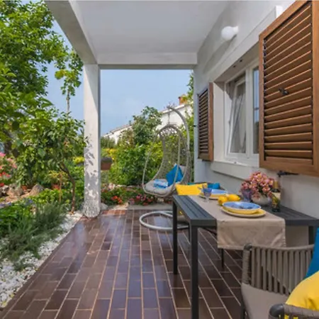 New!!! New Riva Luxury One - With Sunny Terrace & Big Garden Apartman *