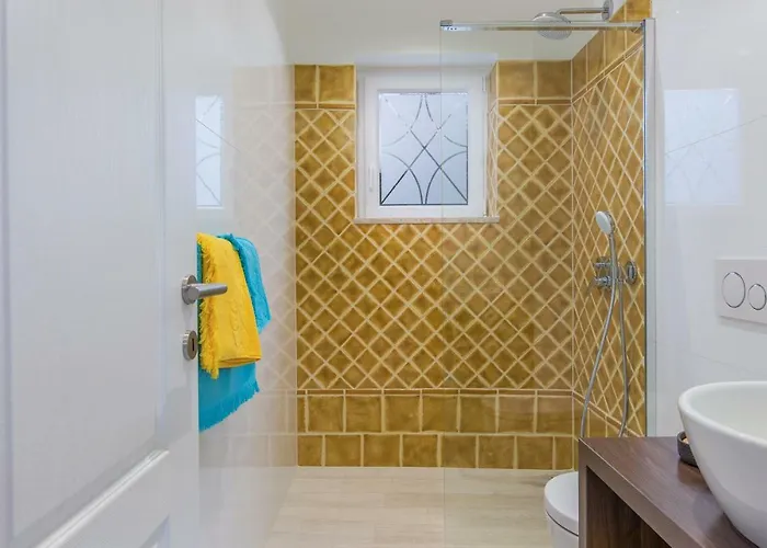 Апартаменты New!!! New Riva Luxury One - With Sunny Terrace & Big Garden *