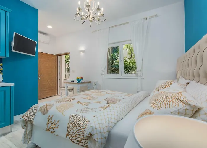 New!!! New Riva Luxury One - With Sunny Terrace & Big Garden アパート