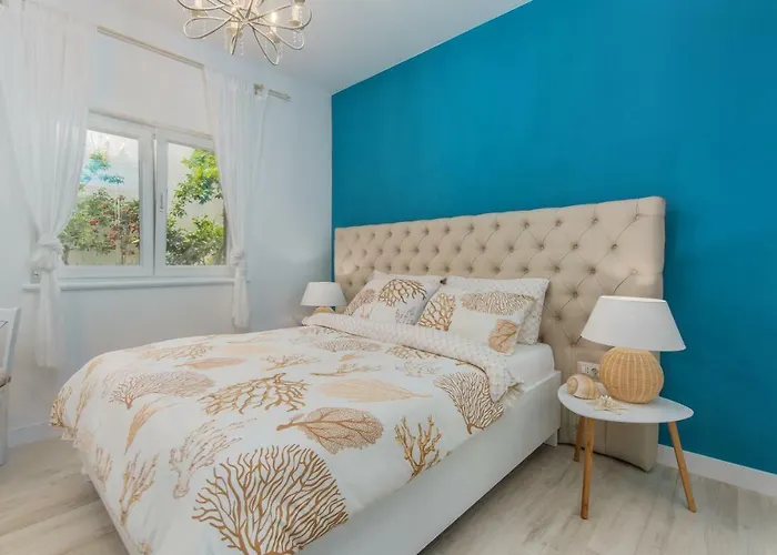 Апартаменты New!!! New Riva Luxury One - With Sunny Terrace & Big Garden *