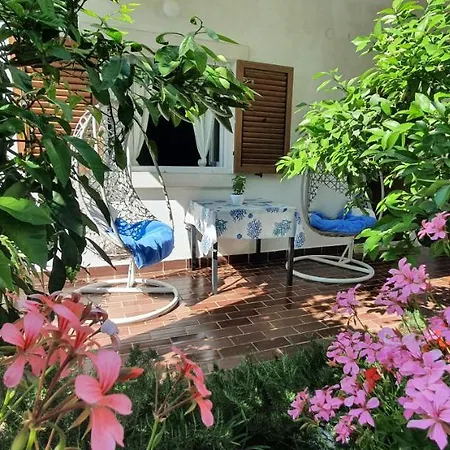 New!!! New Riva Luxury One - With Sunny Terrace & Big Garden Apartamento *