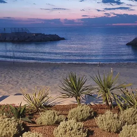 New!!! New Riva Luxury One - With Sunny Terrace & Big Garden Apartament *