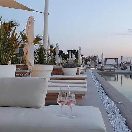 Apartament New!!! New Riva Luxury One - With Sunny Terrace & Big Garden