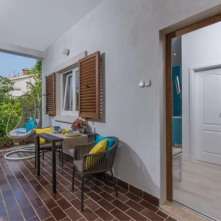 Apartament New!!! New Riva Luxury One - With Sunny Terrace & Big Garden *