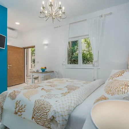 New!!! New Riva Luxury One - With Sunny Terrace & Big Garden Apartament
