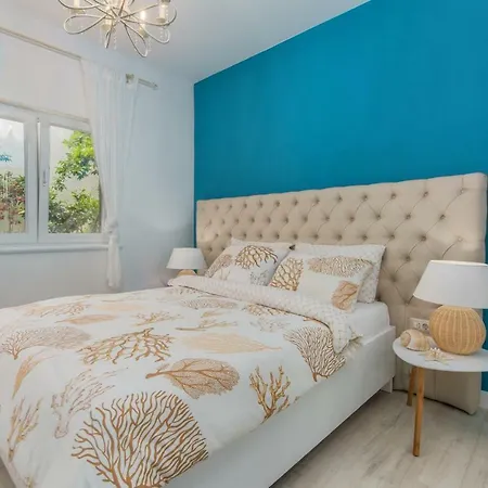 Apartament New!!! New Riva Luxury One - With Sunny Terrace & Big Garden *
