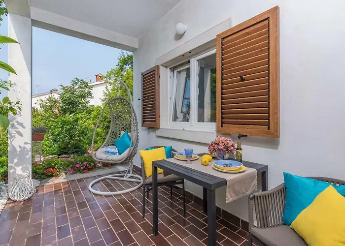 New!!! New Riva Luxury One - With Sunny Terrace & Big Garden Poreč