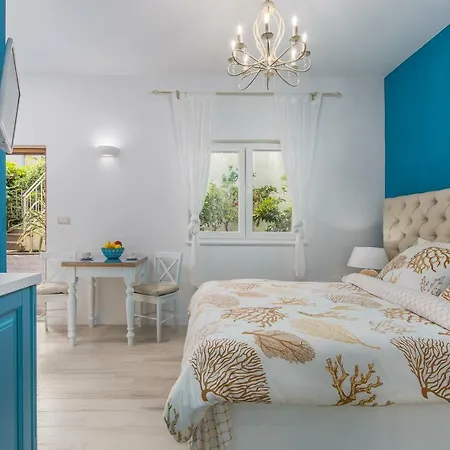 New!!! New Riva Luxury One - With Sunny Terrace & Big Garden Poreč